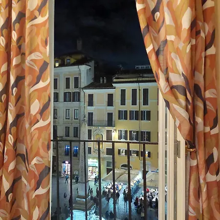 Pantheon In Finestra Apartament